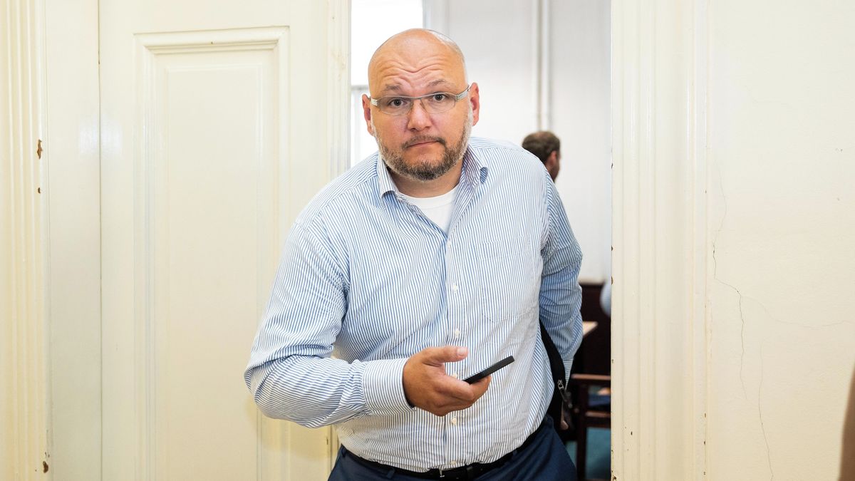 Úplatky a malé domů za 5,2 milionu. Státní manažer dostal podmínku